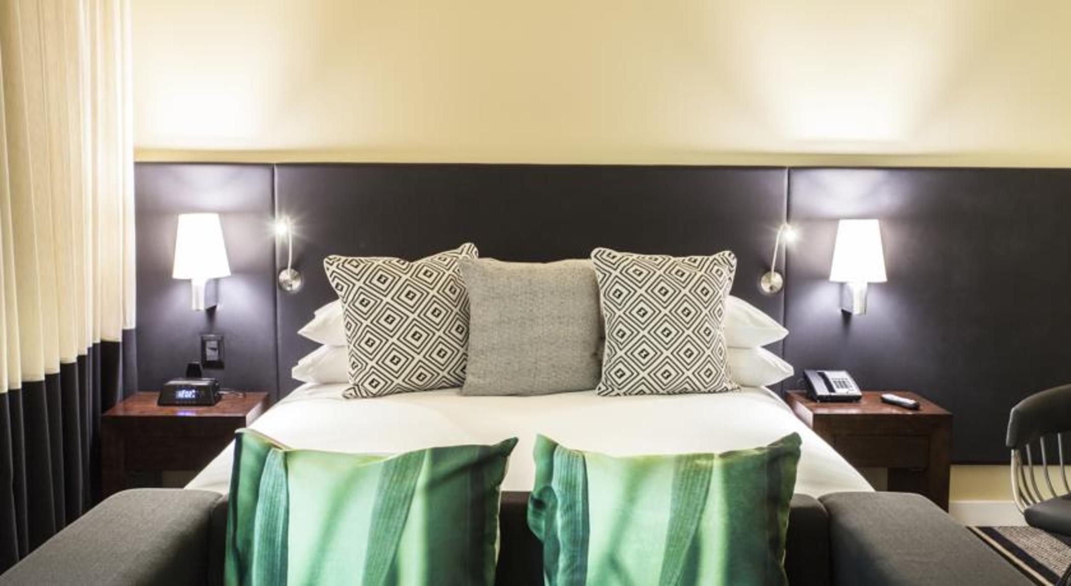 Movich Buro 26 Hotell Bogotá Eksteriør bilde A bed with a headboard
