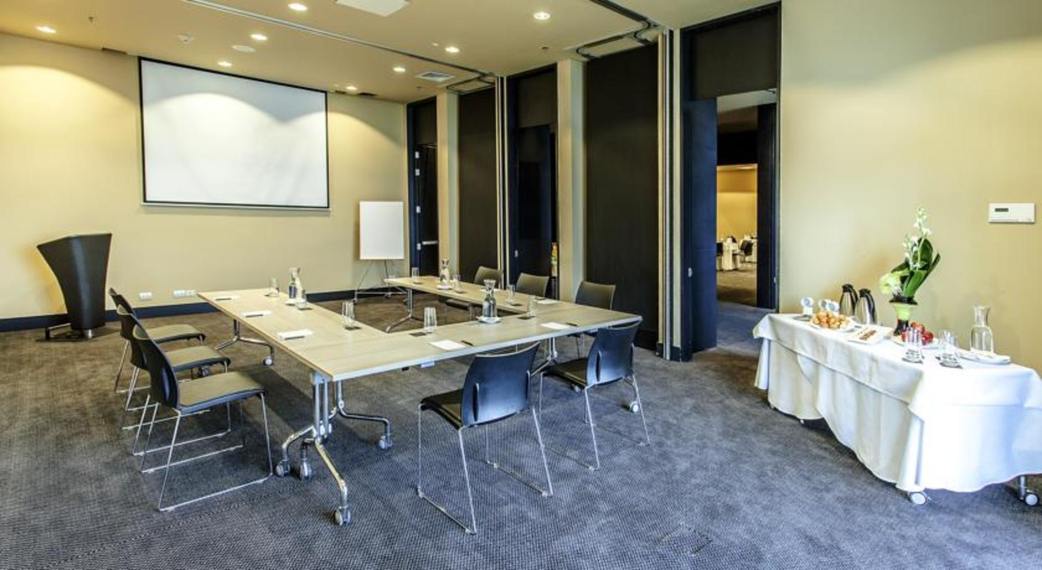 Movich Buro 26 Hotell Bogotá Eksteriør bilde Meeting room