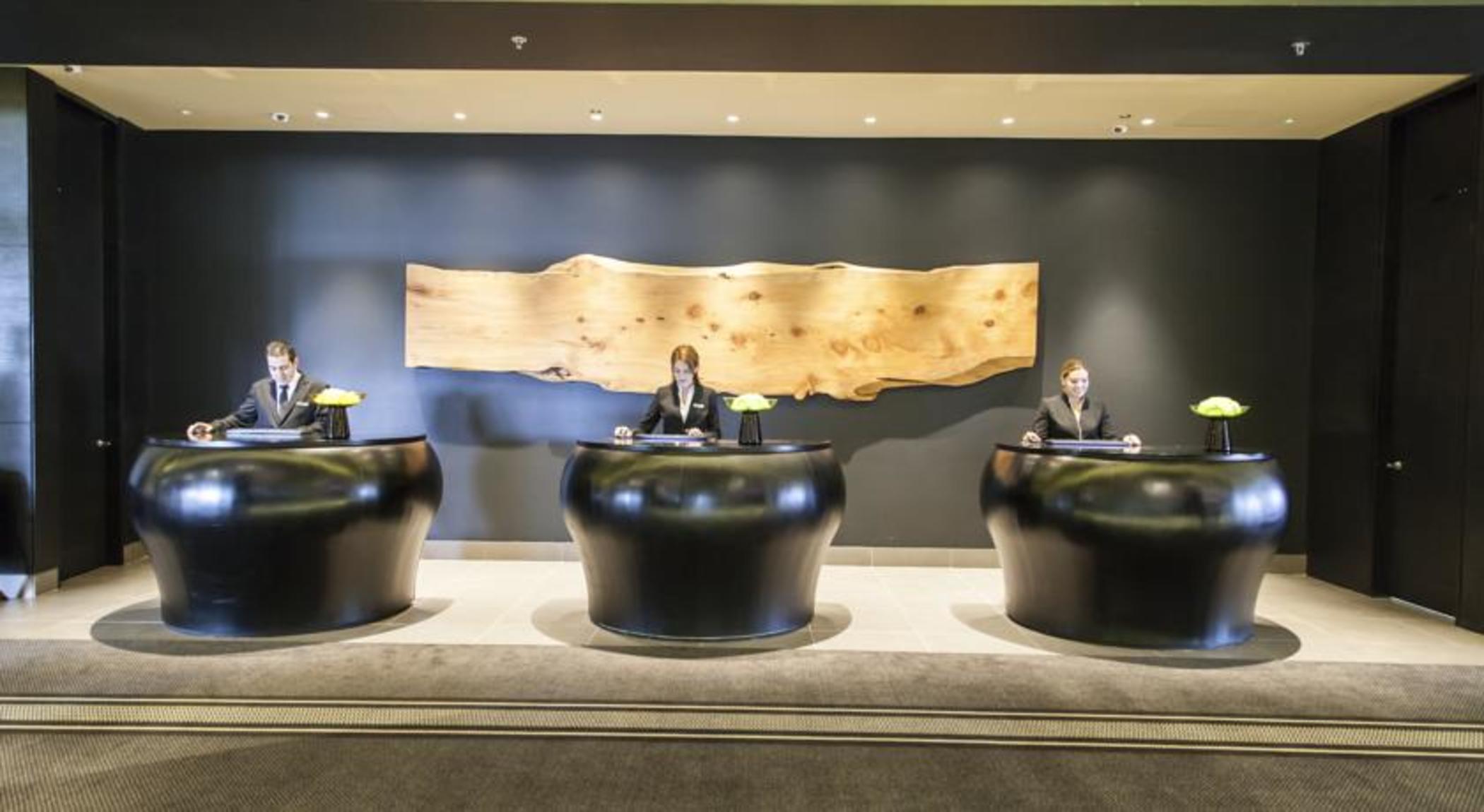 Movich Buro 26 Hotell Bogotá Eksteriør bilde Concierge desks at the Ritz-Carlton, Boston