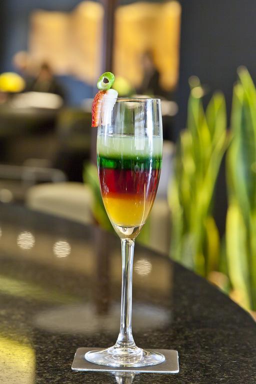 Movich Buro 26 Hotell Bogotá Eksteriør bilde A layered cocktail